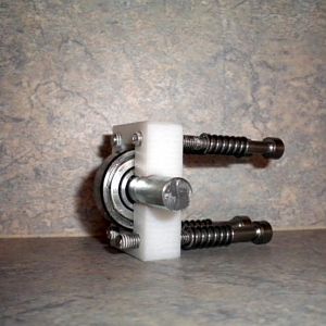 The springs and bearing "pinch" the filament and keep a constant pressure so that the hobbed bolt will have something to grip