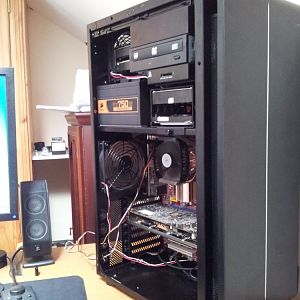 Transferred my rig into the new case, did a fair bit of cable management this time around so it's looking fairly clean around the front.