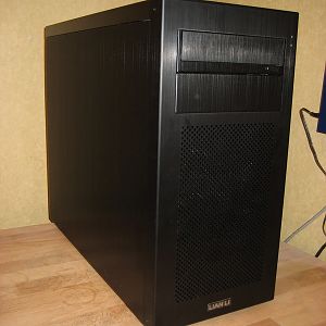 Lian Li PC-A04/i5 650/Asus P7H55-M/USB3/Sapphire HD 4670 build
