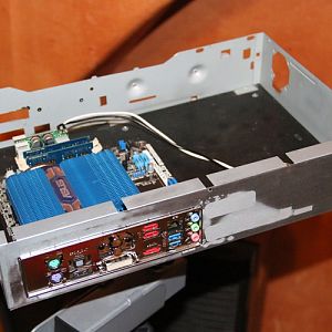 htpc015 - couldnt resist putting the Asus in there along with the power.