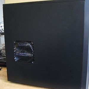 Antec 300 side