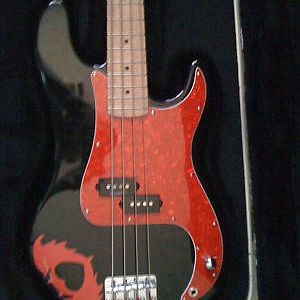 Squier by Fender Pete Wentz Precision Bass