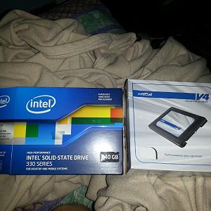 Intel 330 Maplecrest 240G SATA3
Crucial V4 256G SATA2