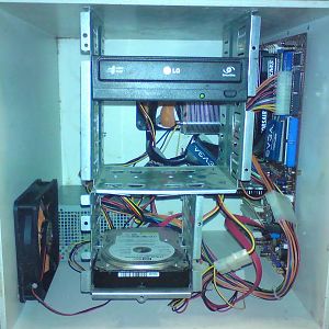 A simple shifting of the HDD rack left a bit sorts the problem out though. Everything now fitted and ready for testing!