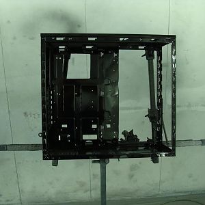 in the paintcabin at work, where my collegue david put on a midnightblack from bmw and some bleu leftovers from ford.