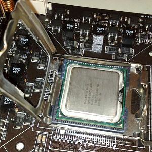 3-24_CPU in the socket