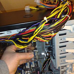 6 32 Placement for the res and fill port