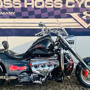 Hoss V8